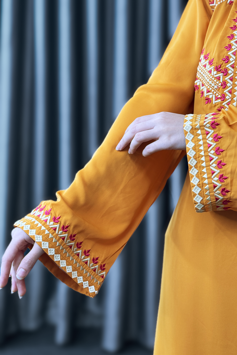 Showstopper Saffron Glow 0825 000429